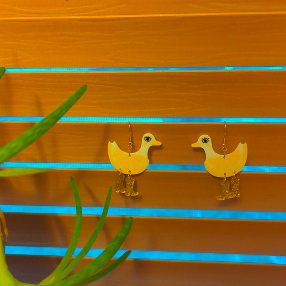NWT/IP: (unbranded) 🦆🍋👢🪿 LEMON & GLITTER DUCK🪿👢🍋🦆acrylic dangle EARRINGS